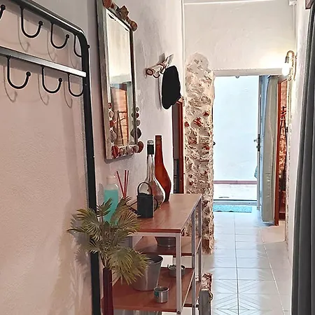 Piso Rustico Con Patio Cerca Del Puerto * 安波拉